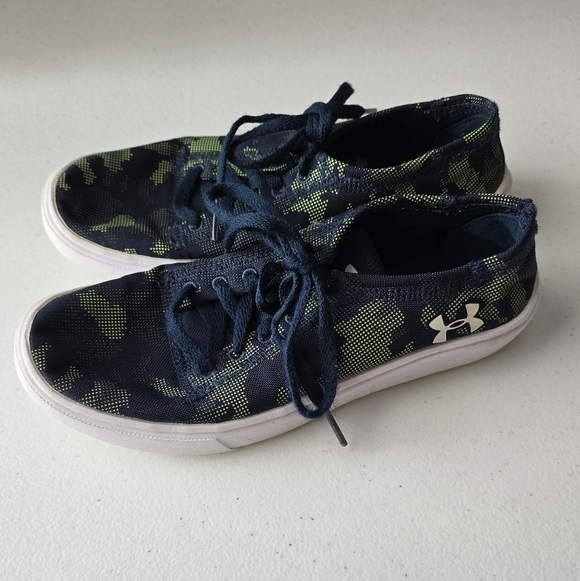 Kids Under Armour Canvas Camo shoes size 2Y - Picture 4 of 10